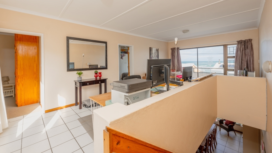 To Let 5 Bedroom Property for Rent in Agulhas Western Cape